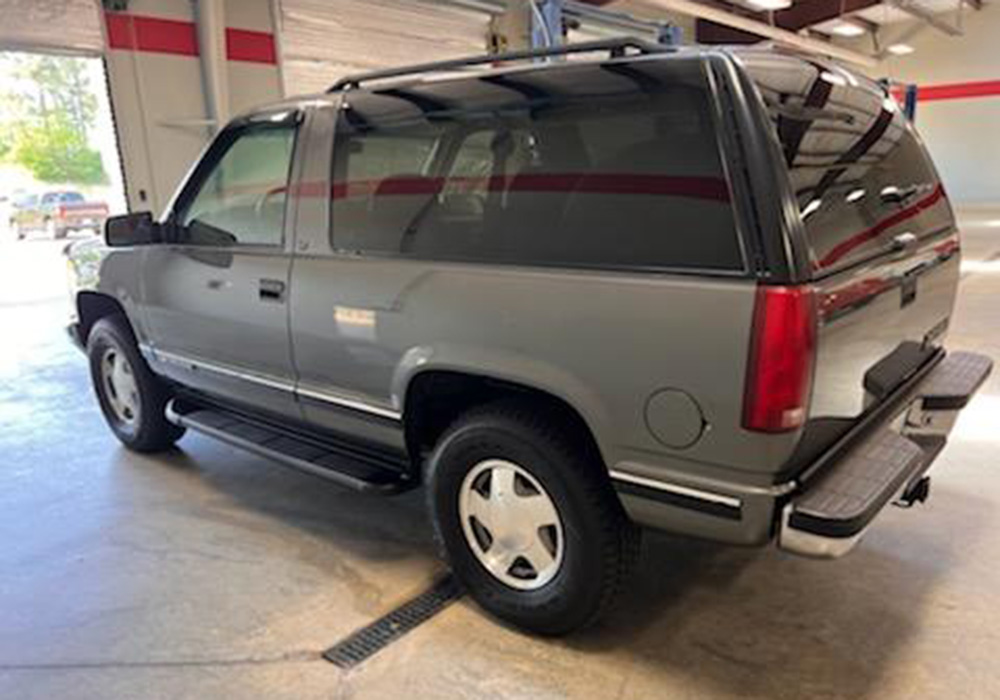 2nd Image of a 1999 CHEVROLET TAHOE