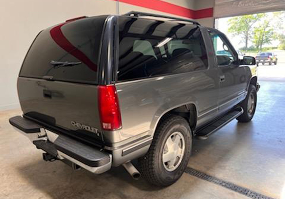 3rd Image of a 1999 CHEVROLET TAHOE