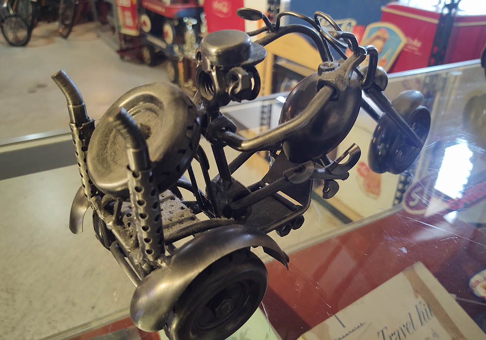 2nd Image of a N/A METAL MOTORCYCLE