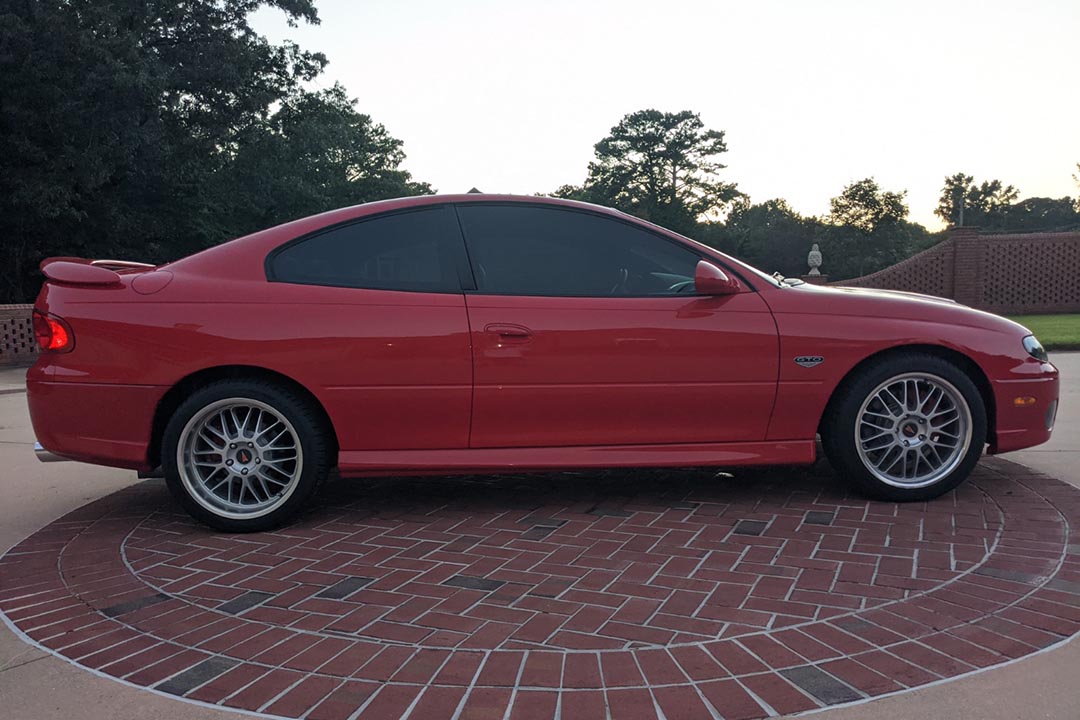 4th Image of a 2005 PONTIAC GTO