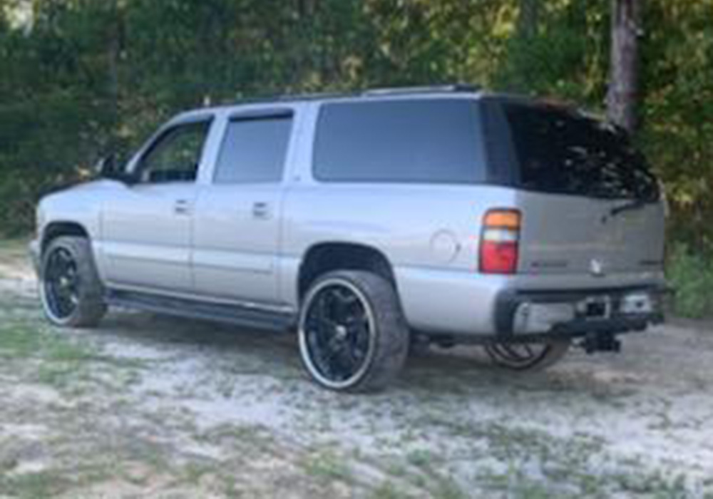 2nd Image of a 2004 CHEVROLET SUBURBAN K1500 LT