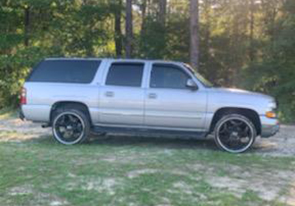 5th Image of a 2004 CHEVROLET SUBURBAN K1500 LT