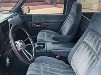Image 12 of 21 of a 1988 CHEVROLET C1500