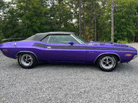 Image 2 of 8 of a 1971 DODGE CHALLENGER