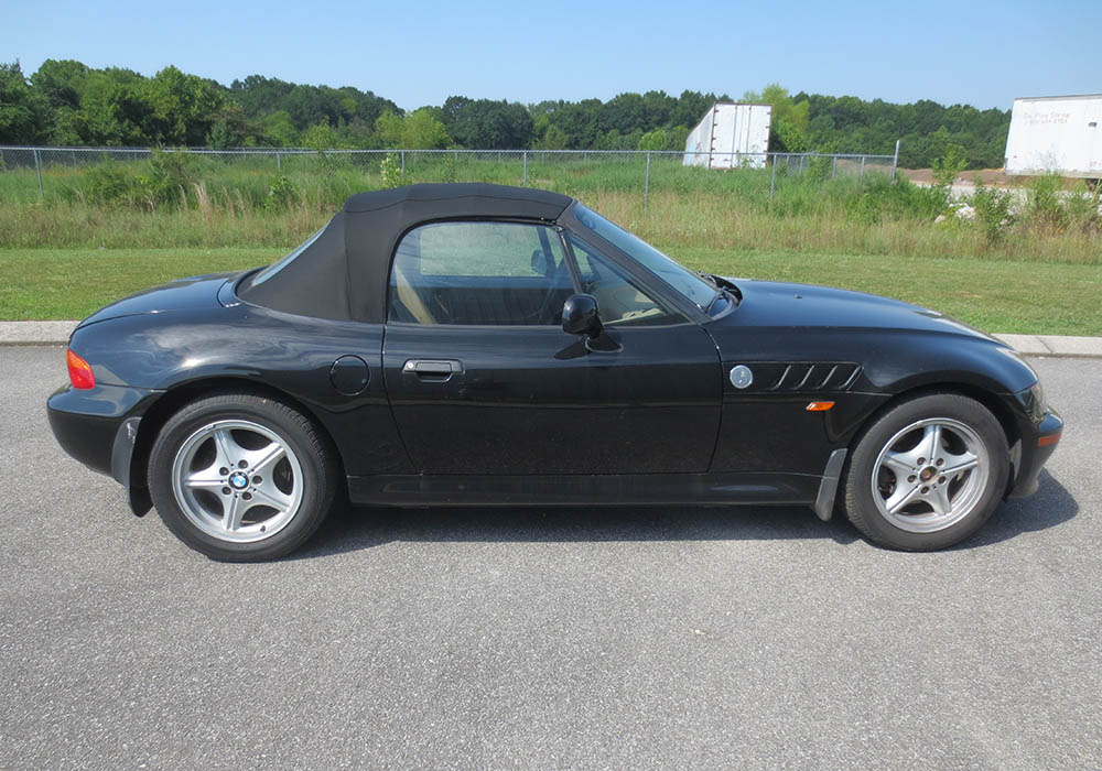 4th Image of a 1996 BMW Z3