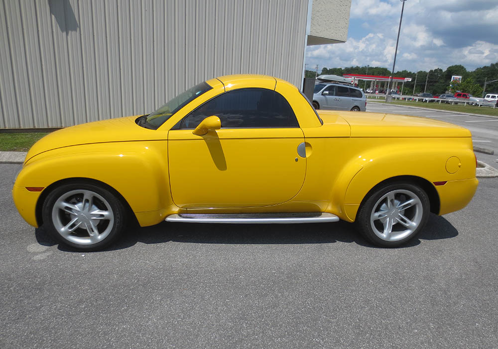 3rd Image of a 2004 CHEVROLET SSR LS