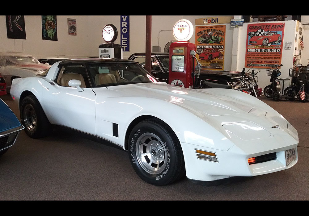 2nd Image of a 1980 CHEVROLET CORVETTE