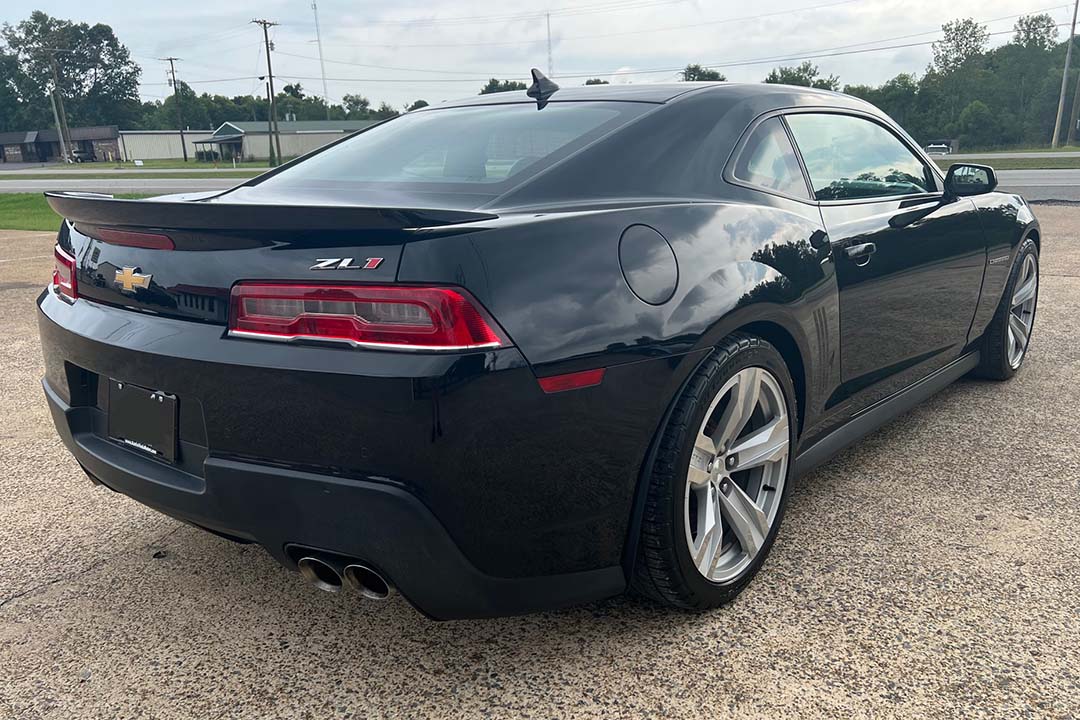 3rd Image of a 2015 CHEVROLET CAMARO ZL1