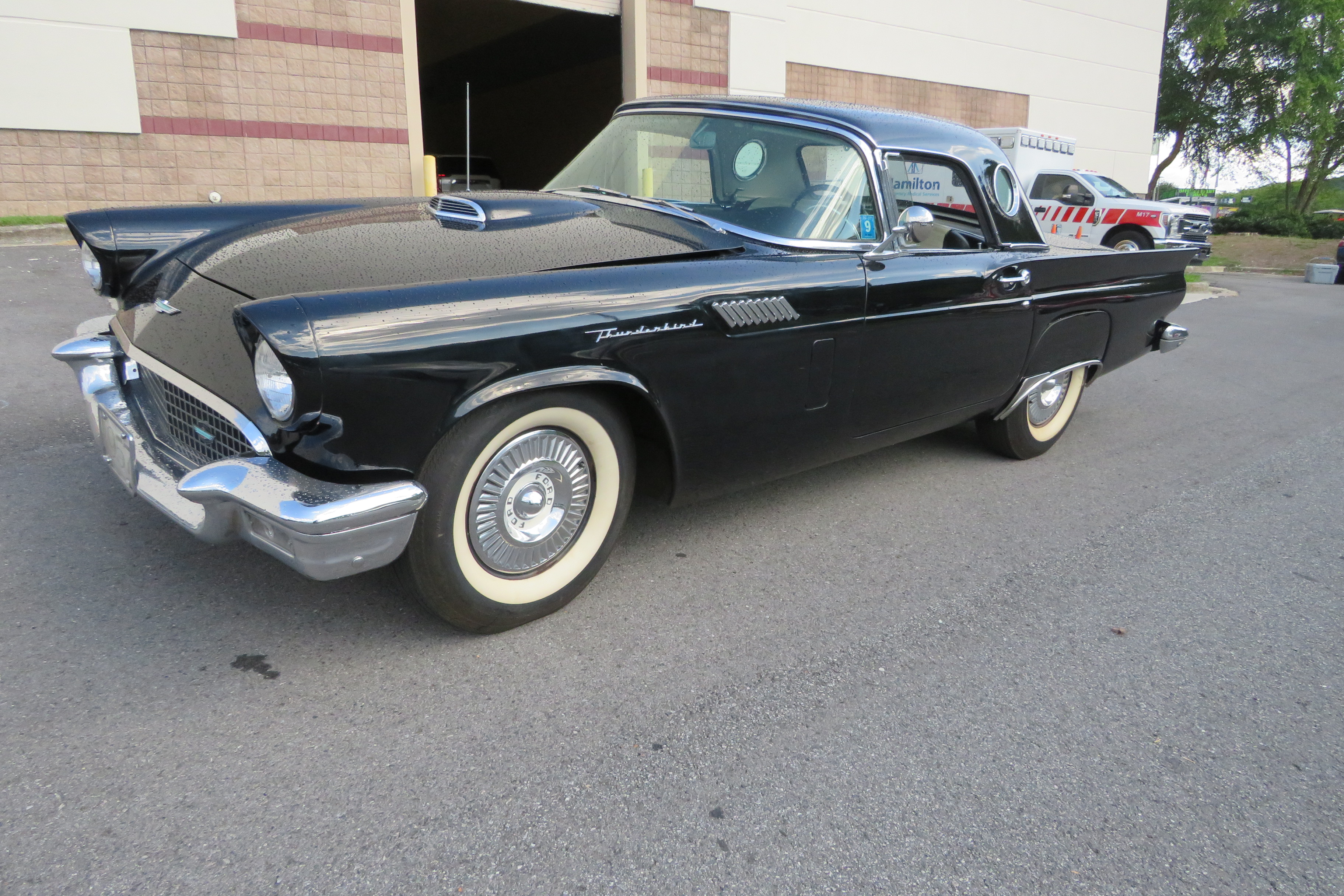 1st Image of a 1957 FORD THUNDERBIRD