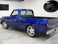 Image 2 of 9 of a 1972 CHEVROLET C10