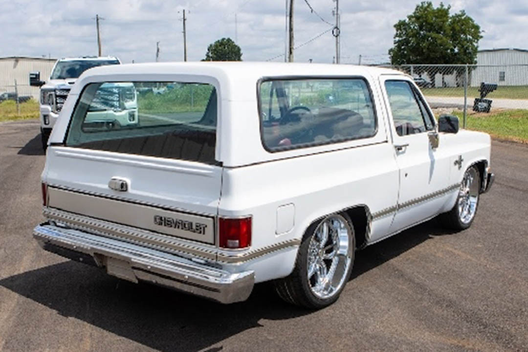 3rd Image of a 1982 CHEVROLET BLAZER 1/2 TON; K5