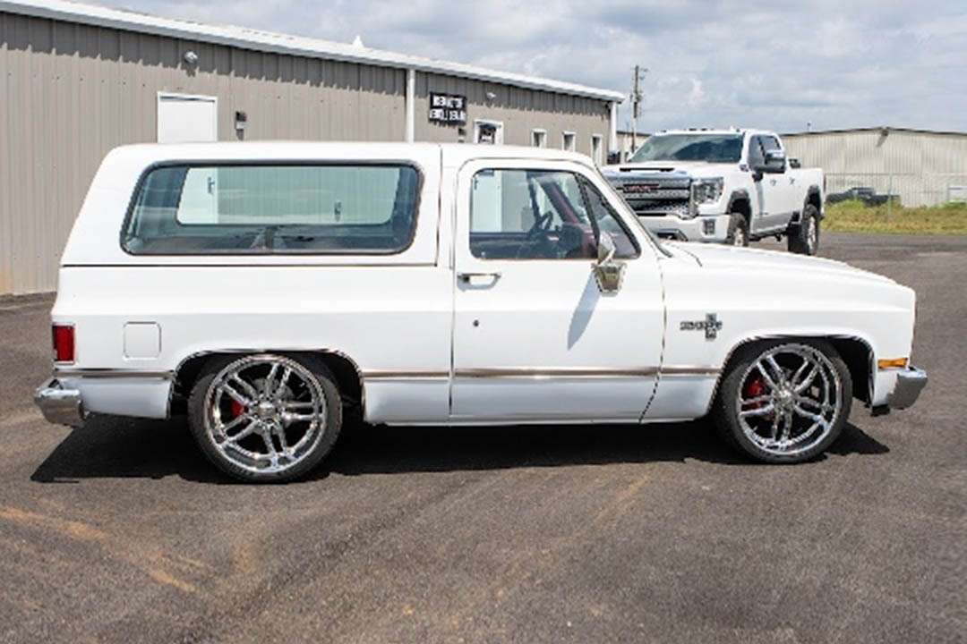 4th Image of a 1982 CHEVROLET BLAZER 1/2 TON; K5