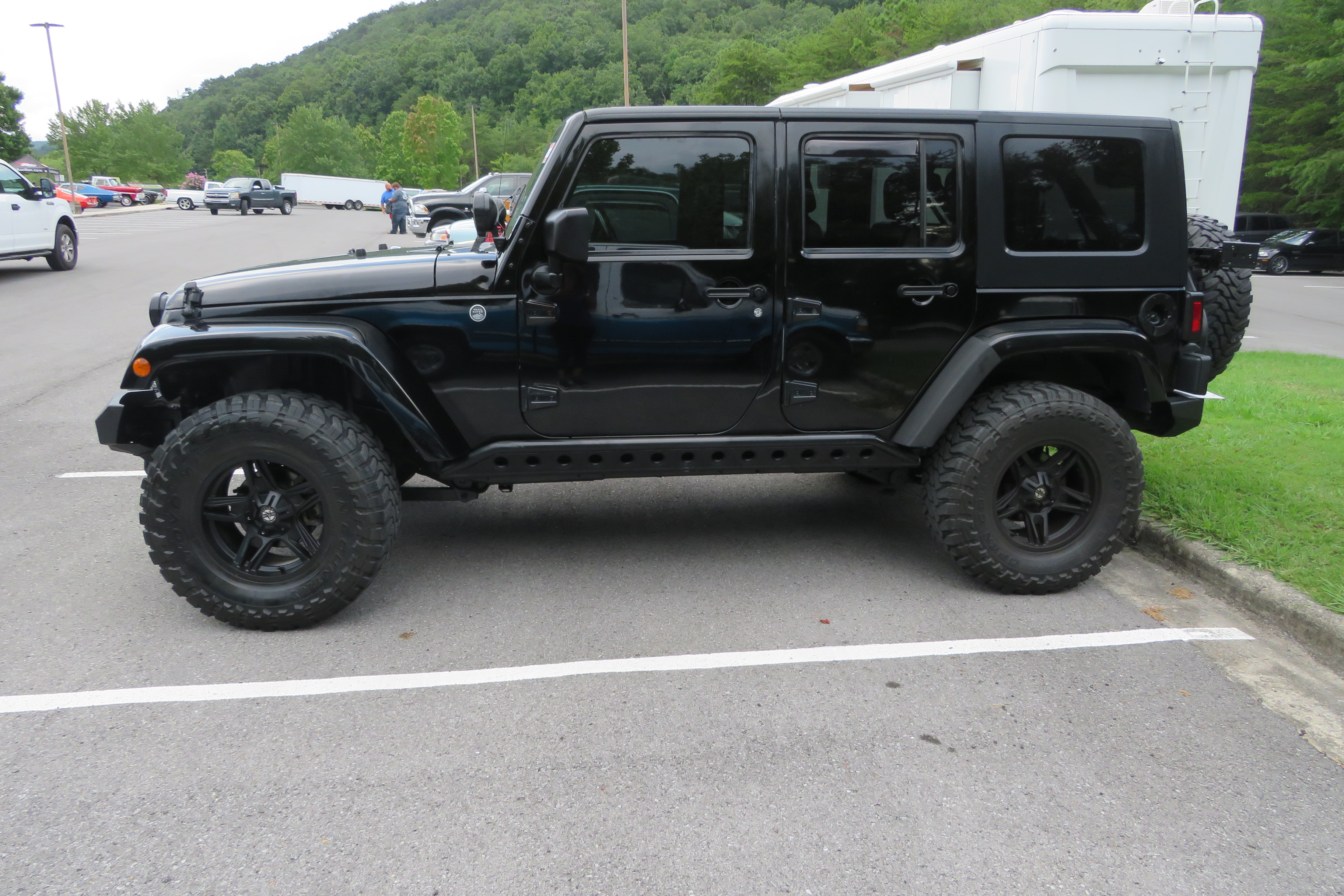 2nd Image of a 2010 JEEP WRANGLER UNLIMITED