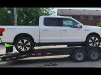 Image 3 of 17 of a 2022 FORD LIGHTNING