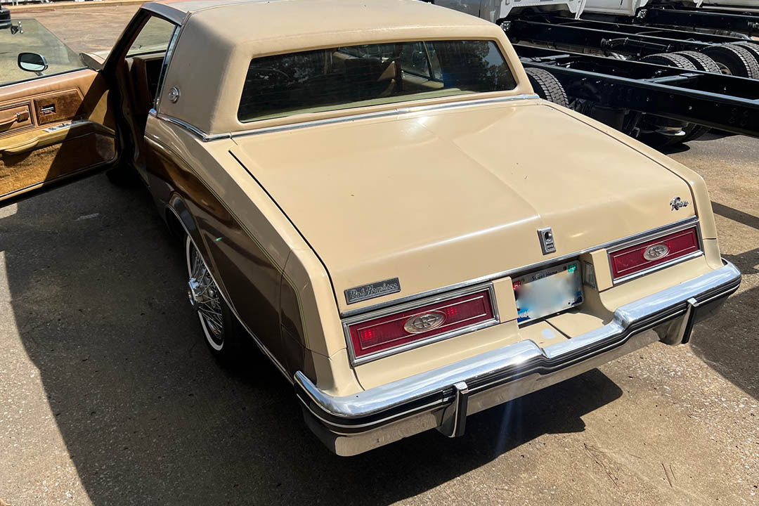 3rd Image of a 1979 BUICK RIVIERA