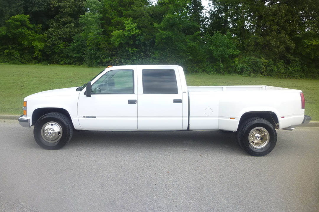 3rd Image of a 2000 CHEVROLET C3500