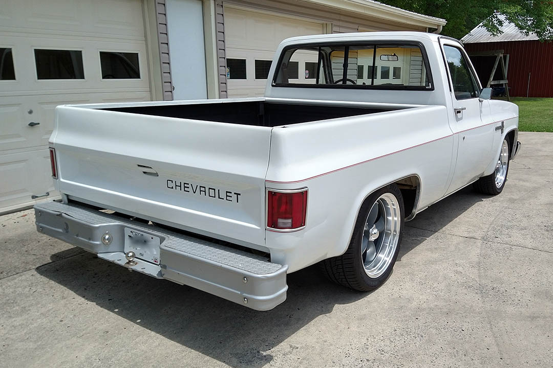 2nd Image of a 1985 CHEVROLET C10