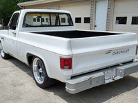 Image 4 of 15 of a 1985 CHEVROLET C10