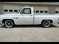 Image 6 of 15 of a 1985 CHEVROLET C10