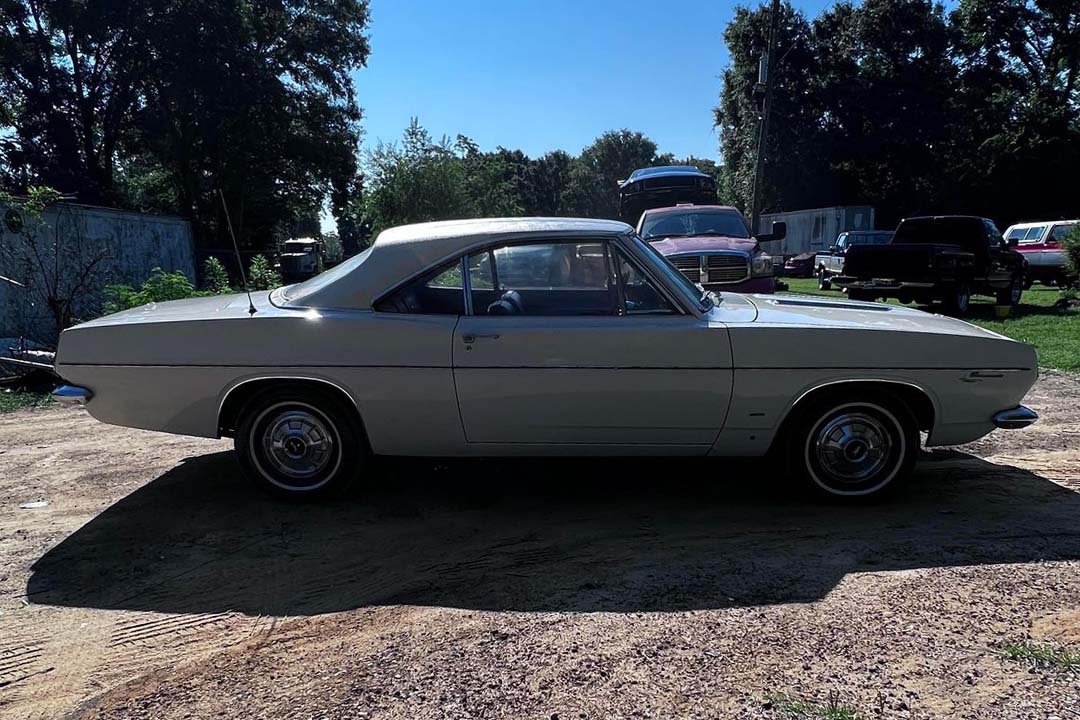 2nd Image of a 1967 PLYMOUTH BARRACUDA