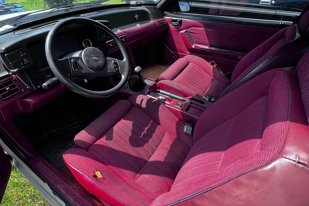 4th Image of a 1990 FORD MUSTANG LX