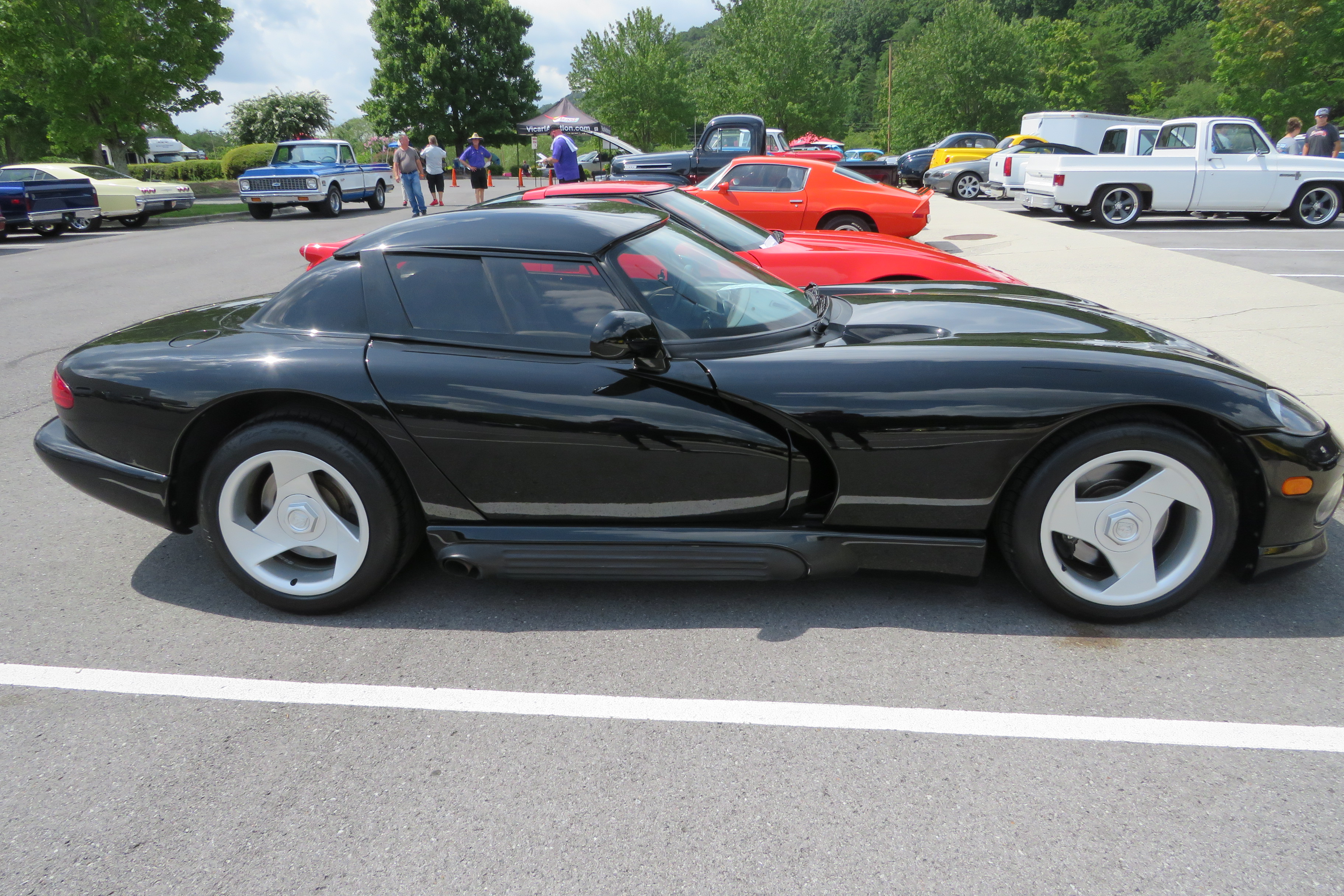 2nd Image of a 1995 DODGE VIPER RT/10