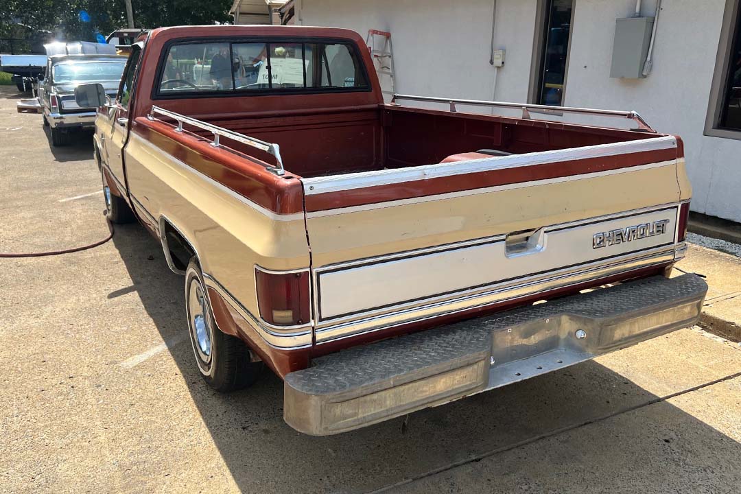 2nd Image of a 1983 CHEVROLET C10