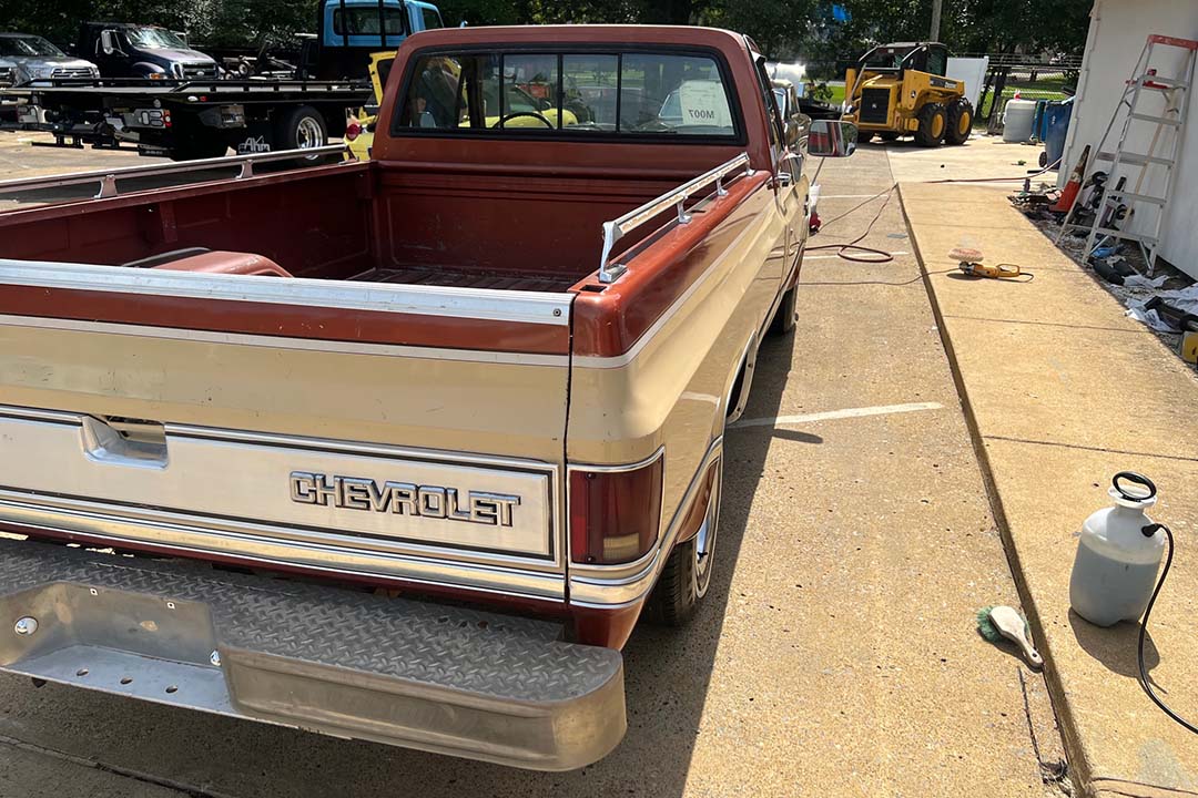 3rd Image of a 1983 CHEVROLET C10