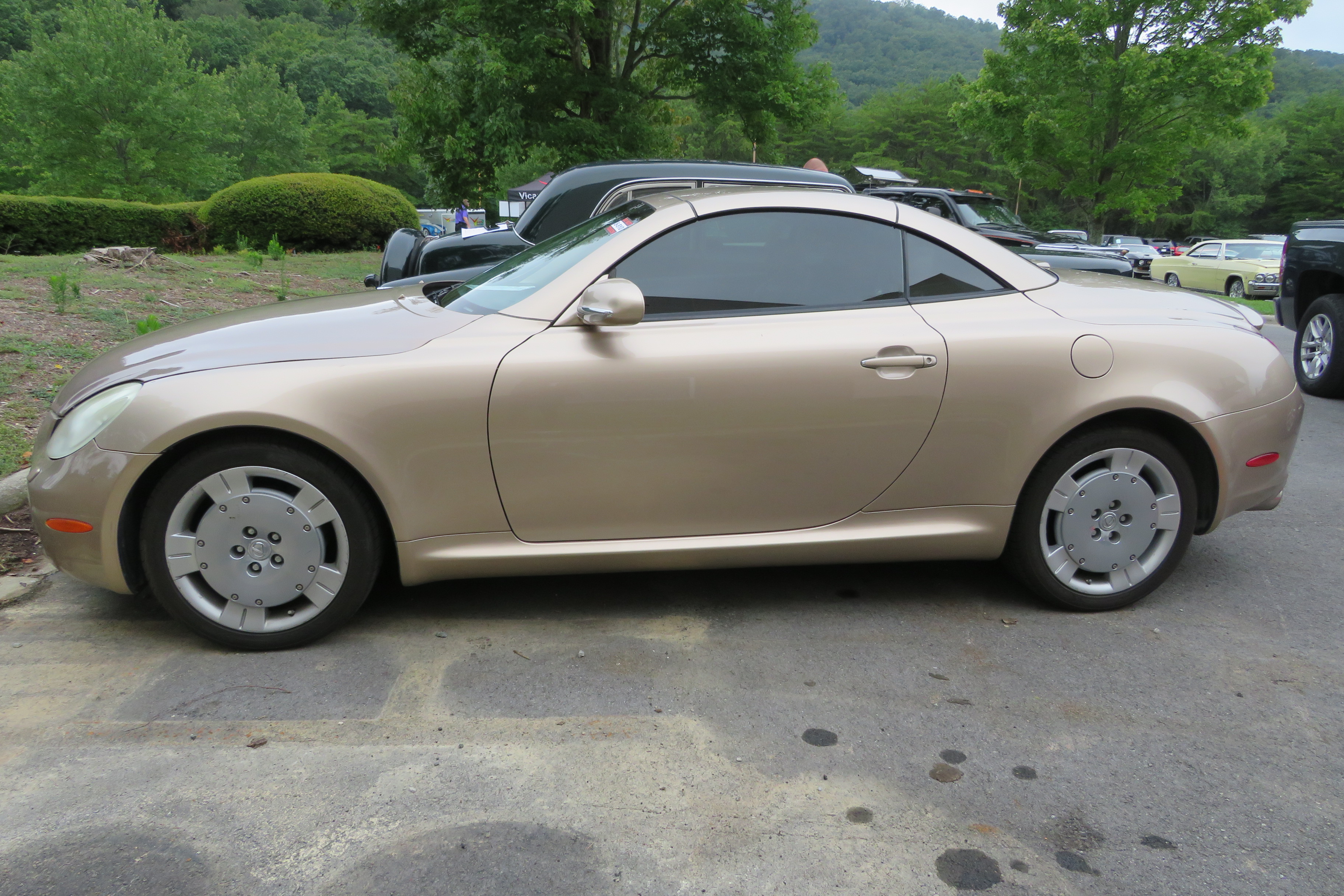 2nd Image of a 2002 LEXUS SC 430