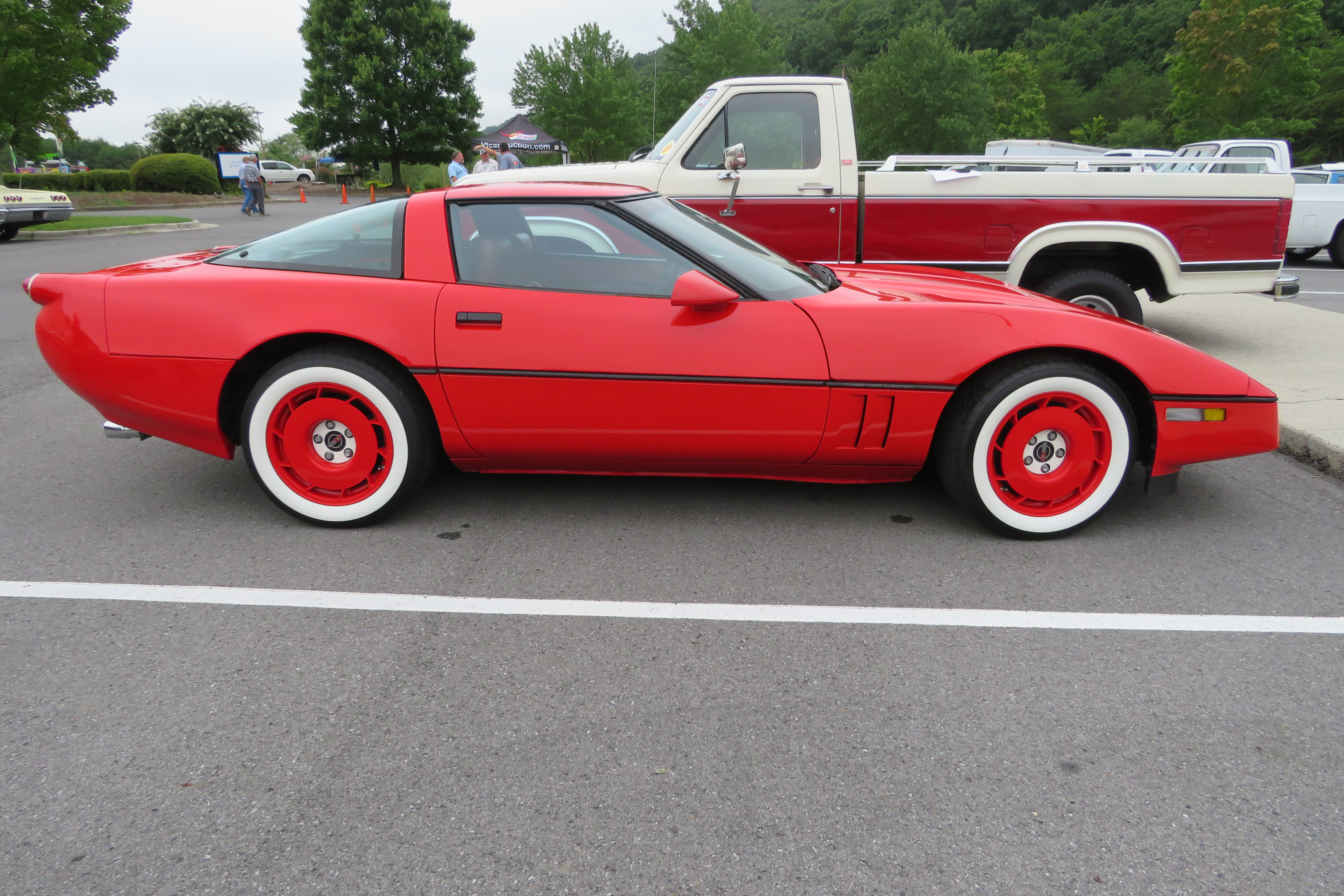 2nd Image of a 1985 CHEVROLET CORVETTE