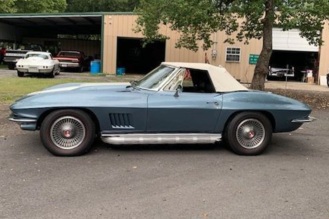 2nd Image of a 1967 CHEVROLET CORVETTE