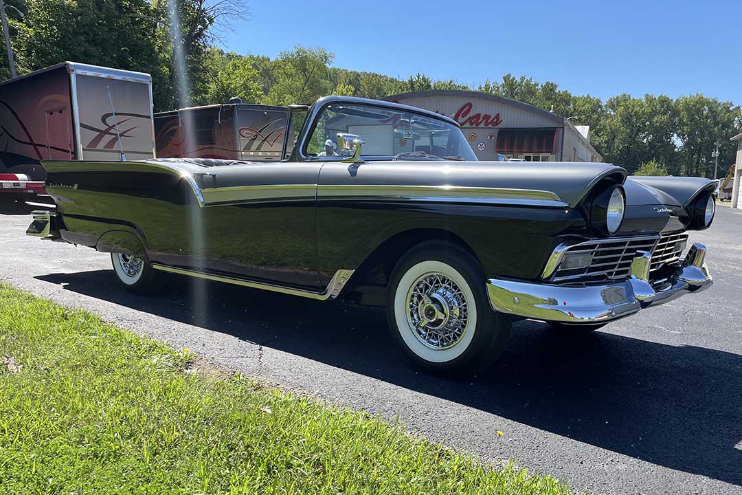 2nd Image of a 1957 FORD FAIRLANE