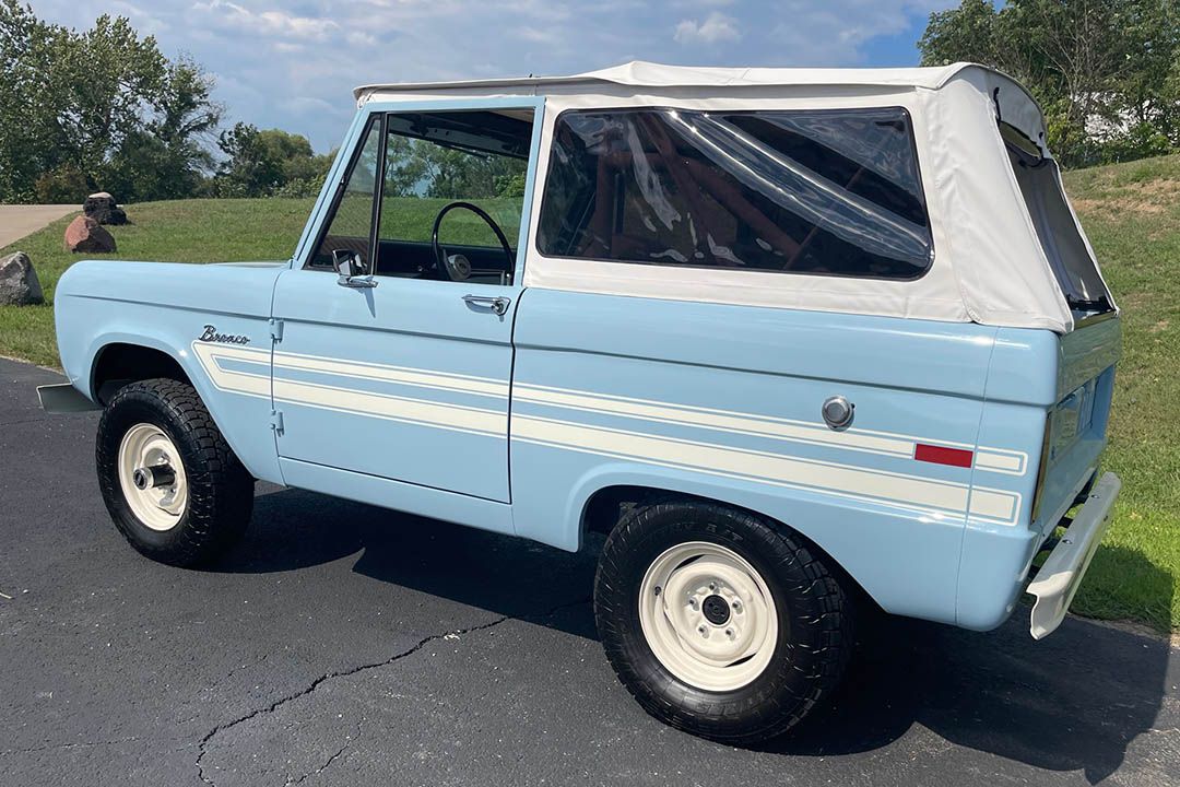 3rd Image of a 1967 FORD BRONCO