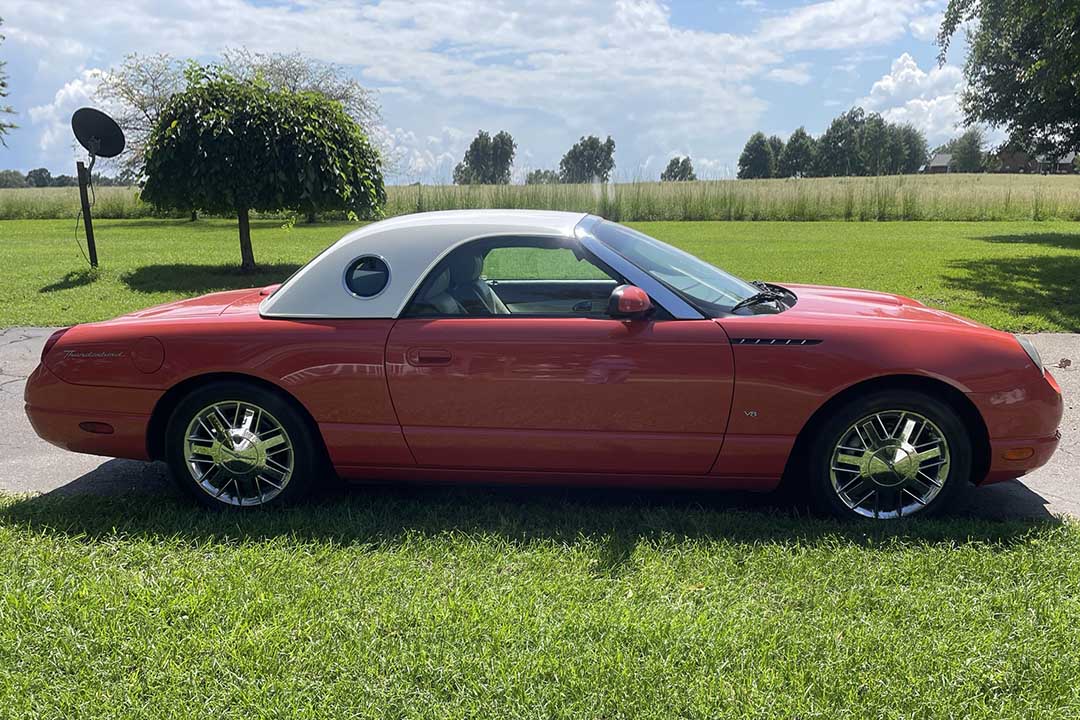 4th Image of a 2003 FORD THUNDERBIRD JAMES BOND EDITION