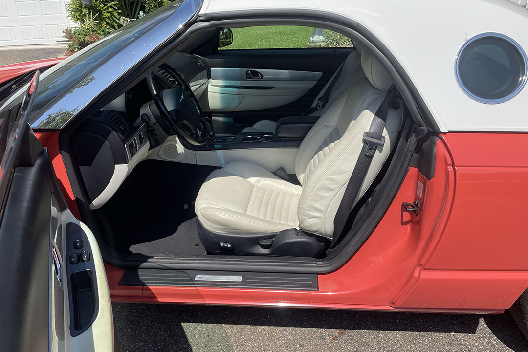 7th Image of a 2003 FORD THUNDERBIRD JAMES BOND EDITION