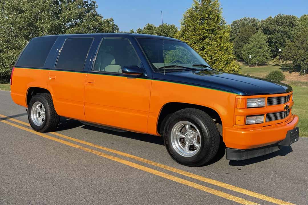 2nd Image of a 1999 CHEVROLET TAHOE