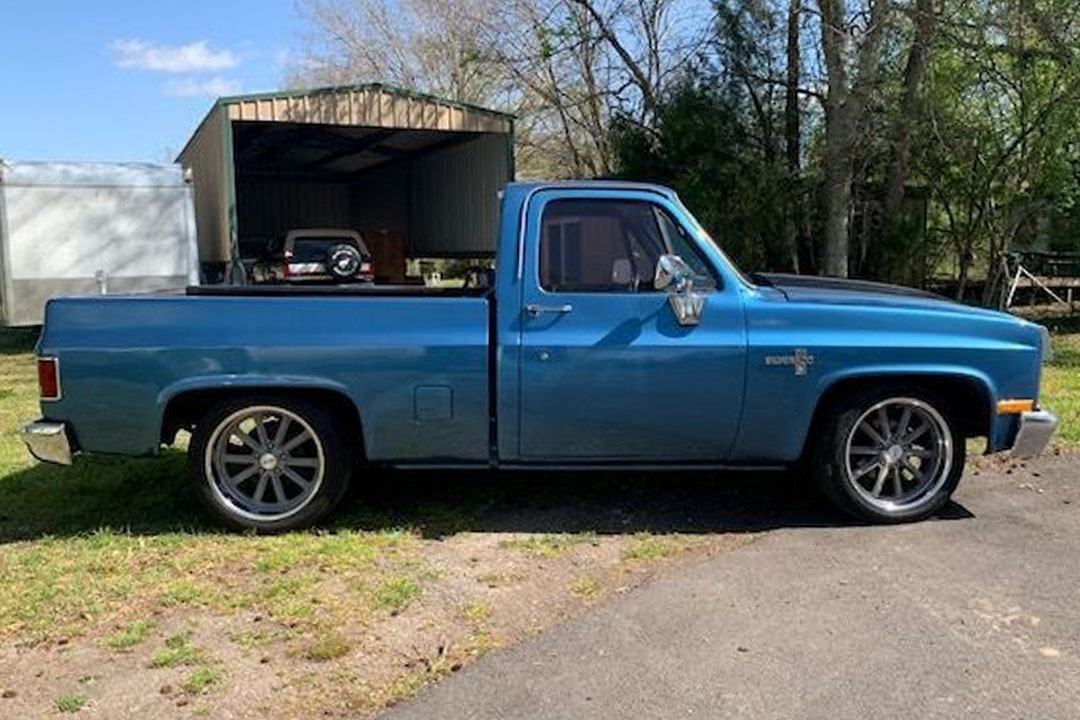 2nd Image of a 1983 CHEVROLET C10
