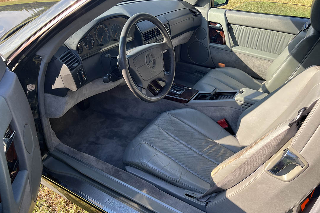 2nd Image of a 1995 MERCEDES-BENZ SL-CLASS SL500