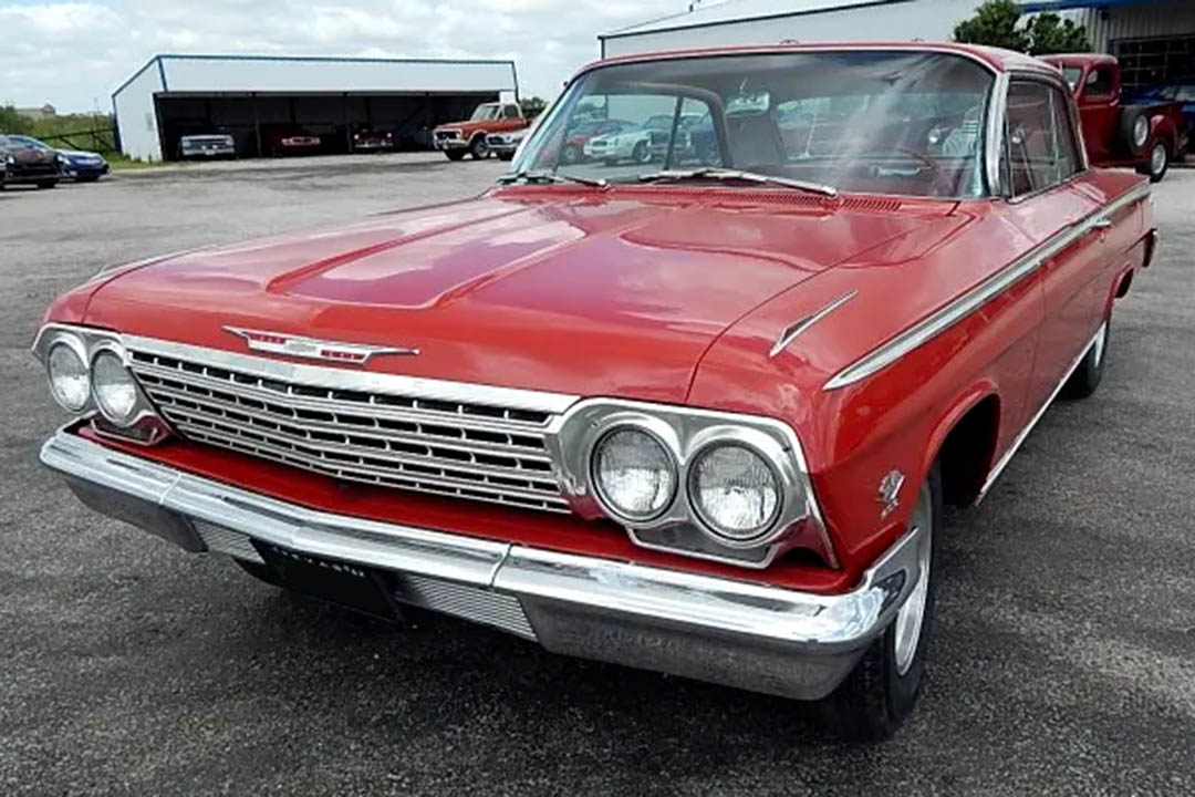 2nd Image of a 1962 CHEVROLET IMPALA SS