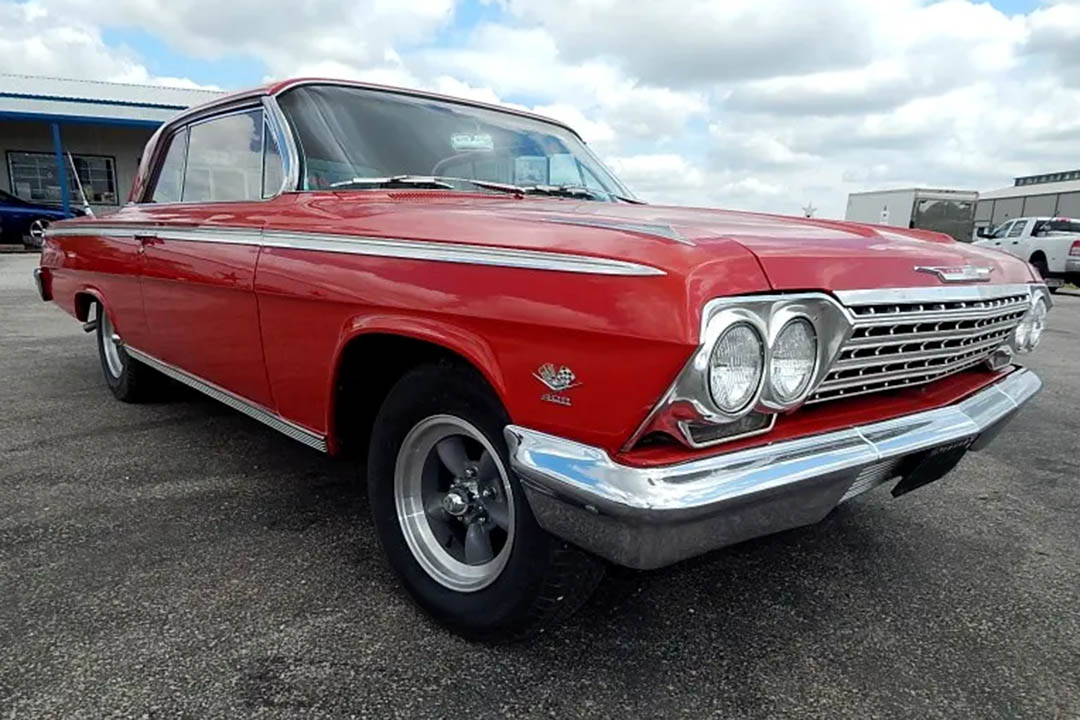 3rd Image of a 1962 CHEVROLET IMPALA SS