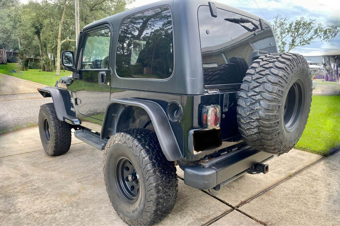 2nd Image of a 2004 JEEP WRANGLER SAHARA