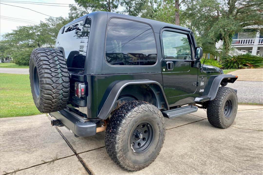 3rd Image of a 2004 JEEP WRANGLER SAHARA