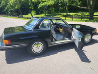 Image 11 of 20 of a 1985 MERCEDES-BENZ 380 380SL