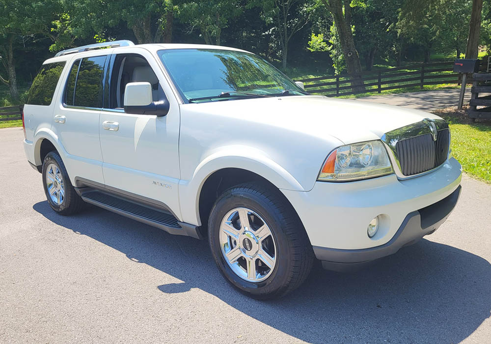 2nd Image of a 2004 LINCOLN AVIATOR