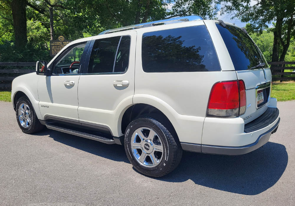 3rd Image of a 2004 LINCOLN AVIATOR