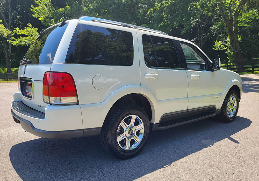 5th Image of a 2004 LINCOLN AVIATOR