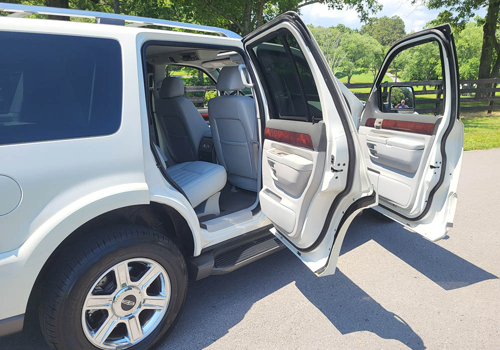 18th Image of a 2004 LINCOLN AVIATOR