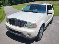 Image 2 of 22 of a 2004 LINCOLN AVIATOR