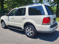 Image 4 of 22 of a 2004 LINCOLN AVIATOR