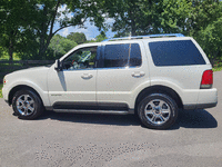 Image 5 of 22 of a 2004 LINCOLN AVIATOR
